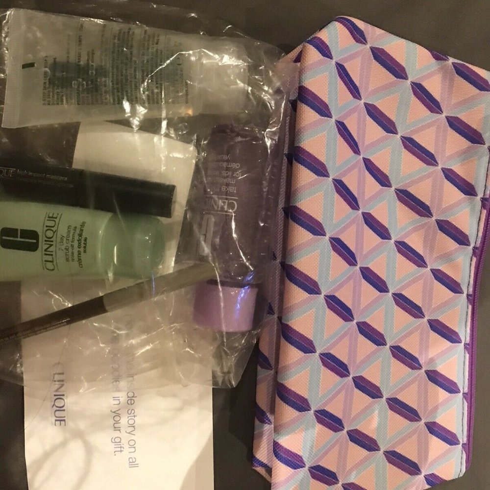 New Clinique 7 piece gift set with deluxe-sized - Quickliner for Eyes, Scrub,etc